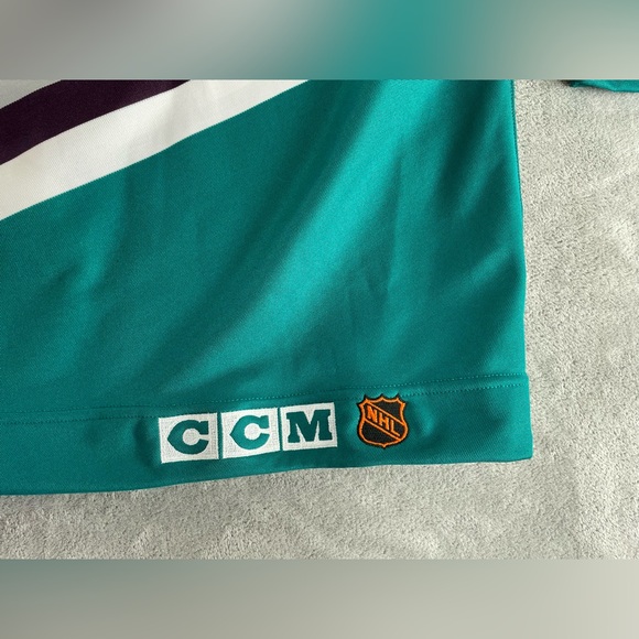 Mighty Ducks Of Anaheim CCM Ultrafill Center Ice Hockey Jersey Size 48 - Picture 12 of 13